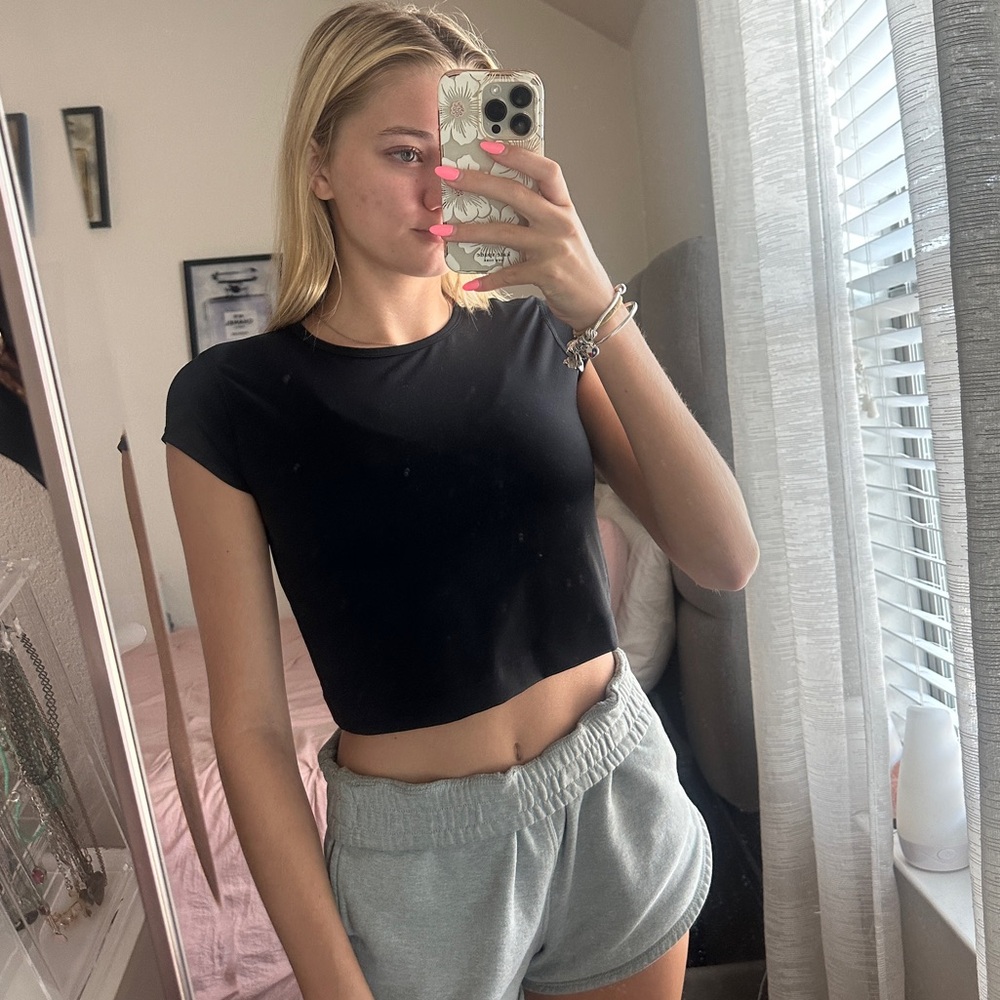 old navy active powersoft black shirt 🖤